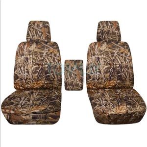 Camo truck bucket seat covers the center armrest
